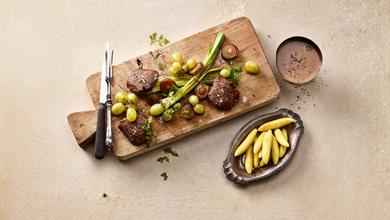 Gebratenes Hirschmedallion mit Schupfnudeln und herbstlicher Garnitur | Chirat Rezept