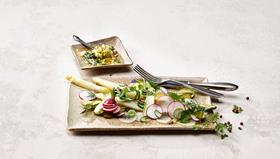 Bunter Spargelsalat mit Eier-Cornichon Vinaigrette  | Chirat Rezept
